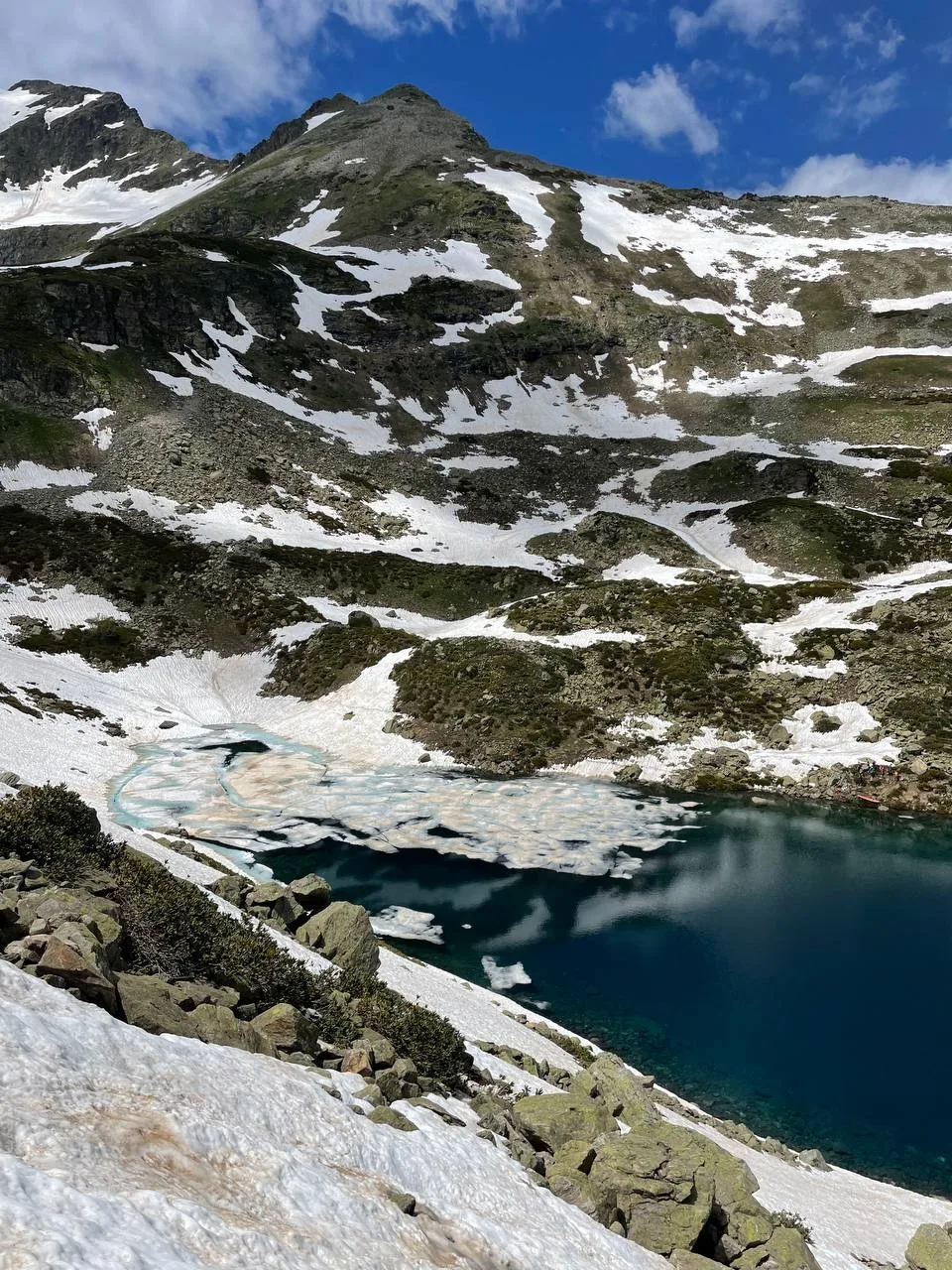 Jeep tour to Dukka lakes — alpine meadows by Dukka lakes