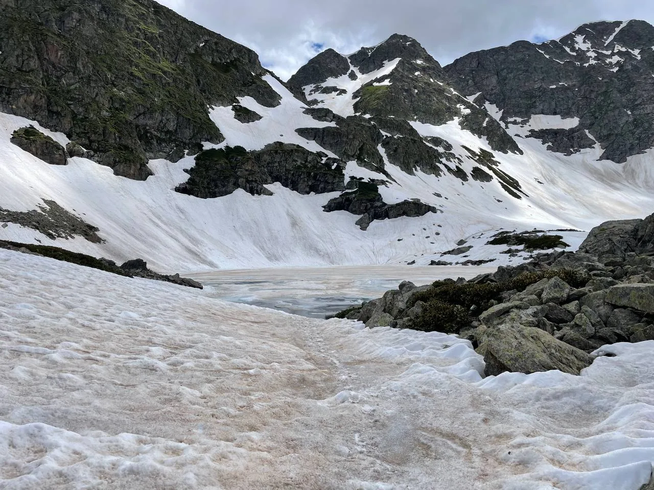 Jeep tour to Dukka lakes — Bolshaya Dukka valley on the route