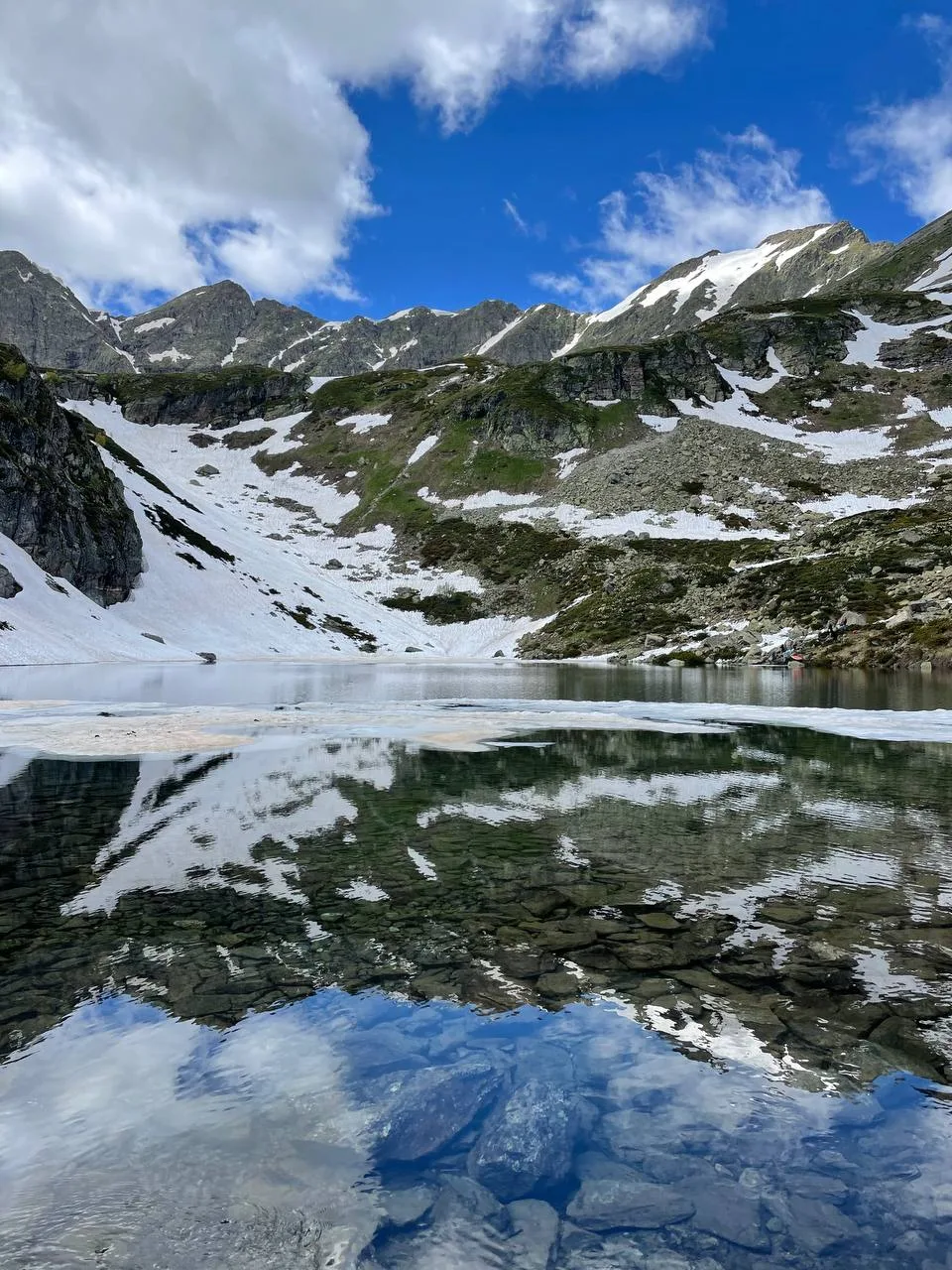 Jeep tour to Dukka lakes — rocky shore of a high-mountain lake
