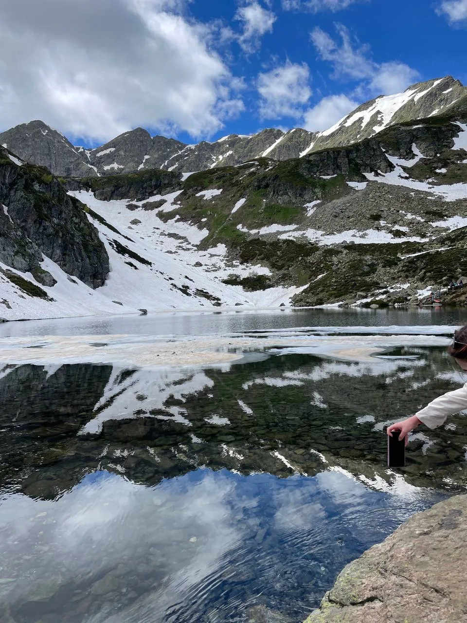 Jeep tour to Dukka lakes — ice and clear water at Dukka lakes