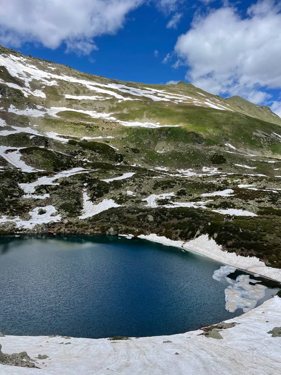 Jeep tour to Dukka lakes — mountain reflections in Dukka lakes