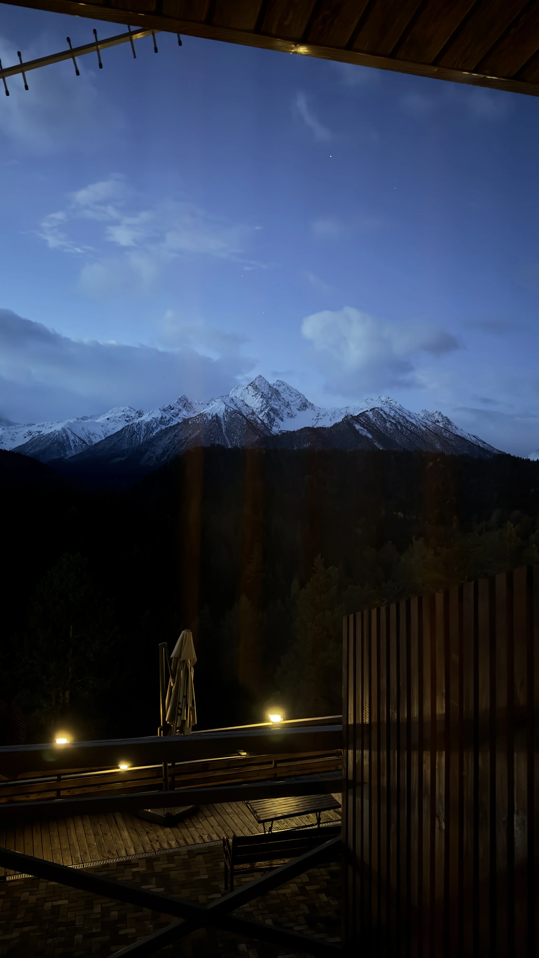 Отель Шатун в Архызе: номера, территория и условия проживания — фото 2