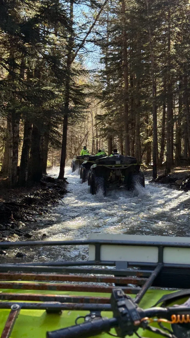 Квадроцикл-болотоход — Белые водопады — фото квадроцикла у Белых водопадов, Архыз, фото 1